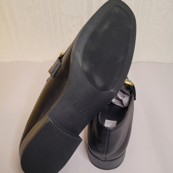 MIA Drena Black Loafers Gold Horse Bit Size 7.5 - Picture 9 of 11